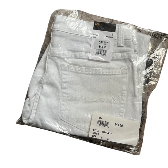 Lee Relaxed Fit Capri Jeans - NWT - Picture 6 of 6